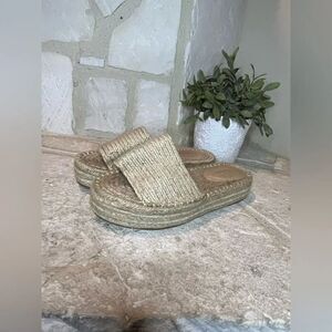 Mooloola natural espadrilles sandals sz 9